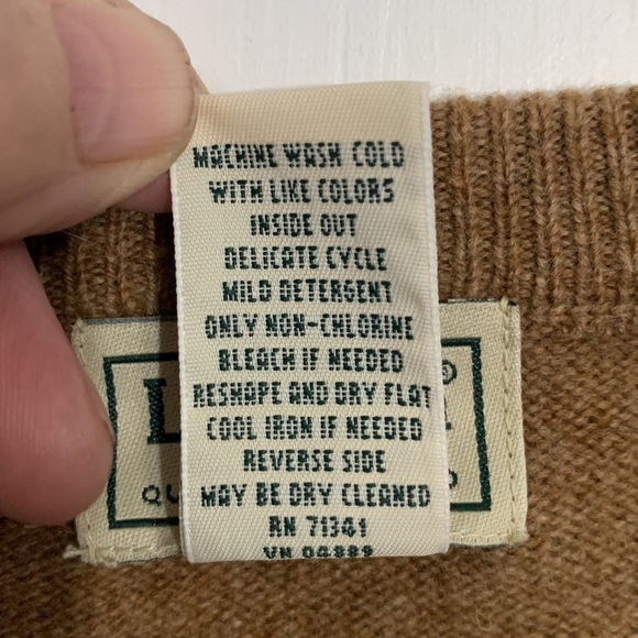 L.L. Bean V Neck 100% Lamb’s Wool sweater vest, Sz XL-Tall good condition - Picture 4 of 4